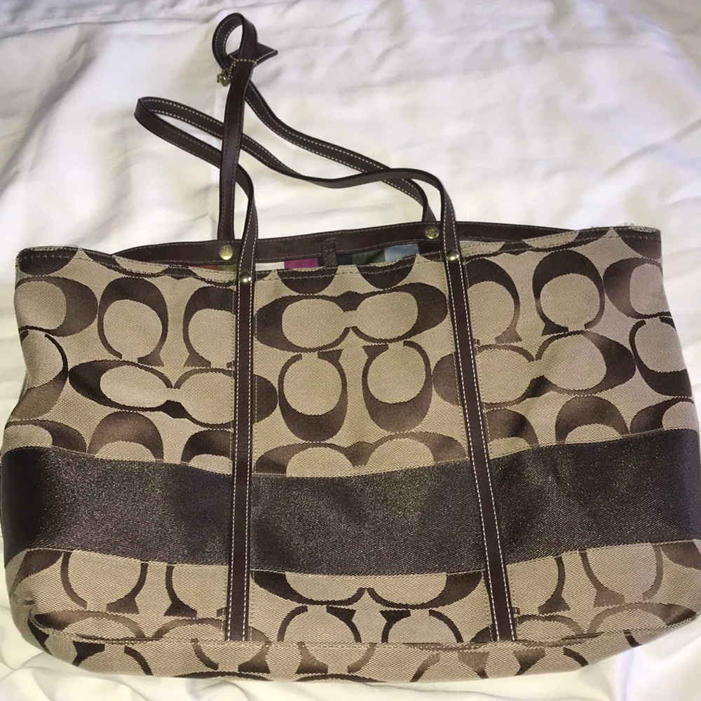 Medium sized Coach bag